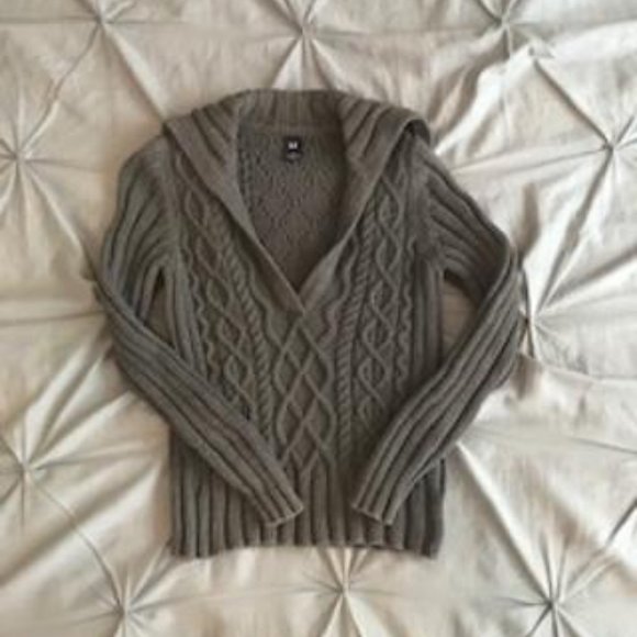 EUC Gap Cable Knit V-neck Sweater with Sailor Collar - Picture 1 of 3